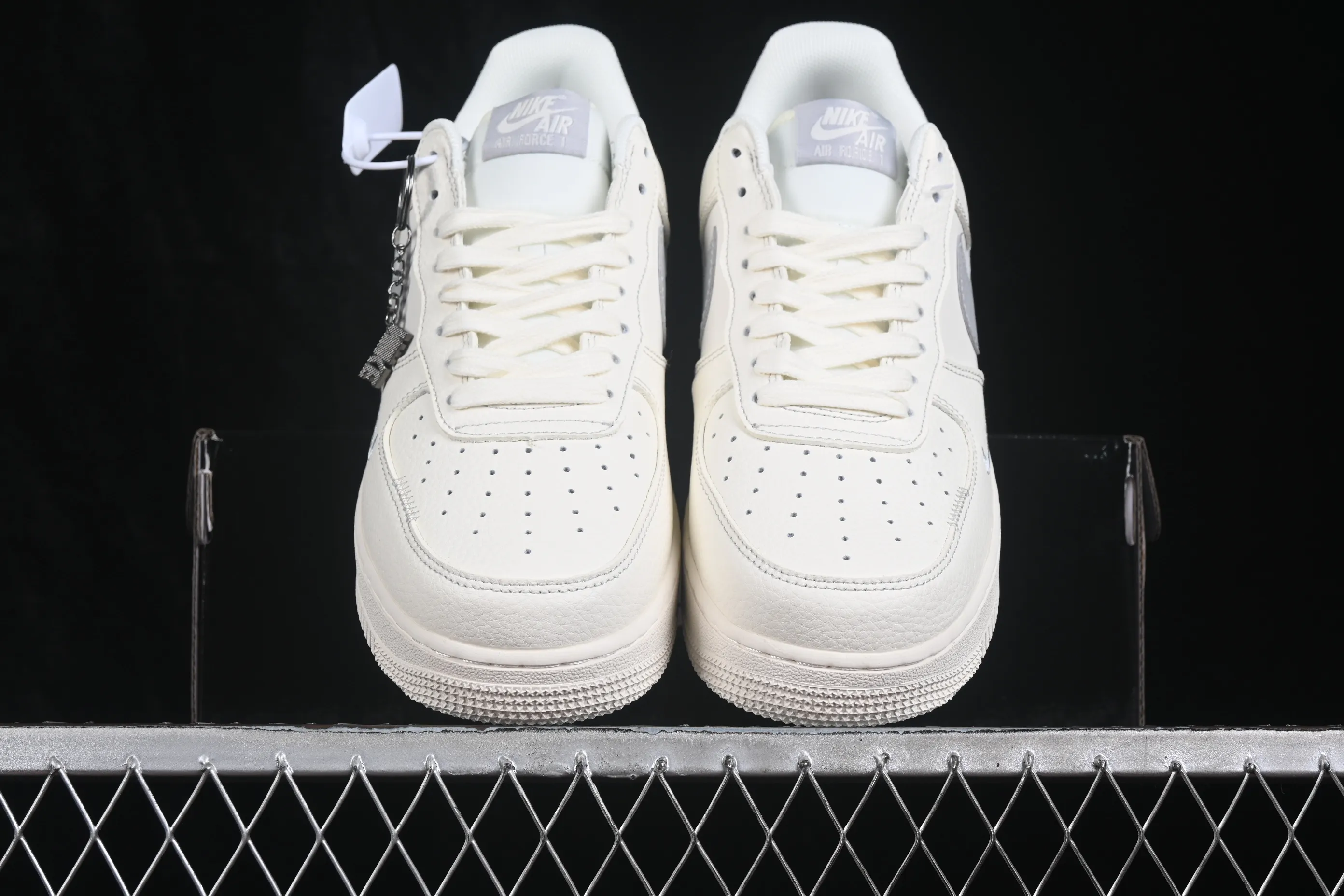 All categories Nk Air Force 1 Air Force series Nk Air Force 1 Low Air Force low-top Nike Air Force 1'07 Low Air Force 1 low-top casual sneakers DN9688-110